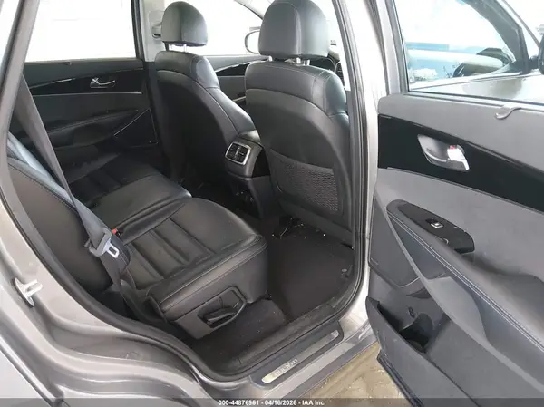 5XYPK4A52JG400258 2018 KIA SORENTO - Image 8