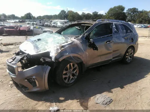5XYPK4A52KG447243 2019 KIA SORENTO - Image 2