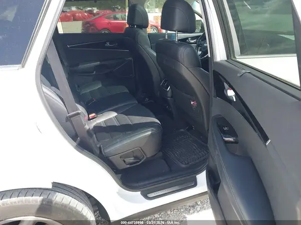 5XYPK4A53HG238537 2017 KIA SORENTO - Image 8