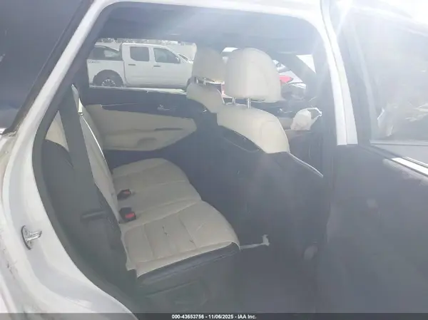5XYPK4A54HG233752 2017 KIA SORENTO - Image 8