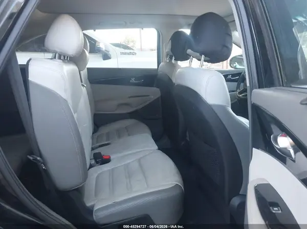 5XYPK4A54HG314119 2017 KIA SORENTO - Image 8