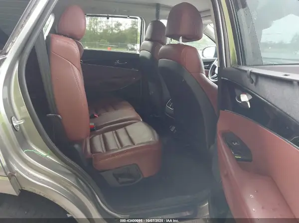 5XYPK4A54HG328327 2017 KIA SORENTO - Image 8