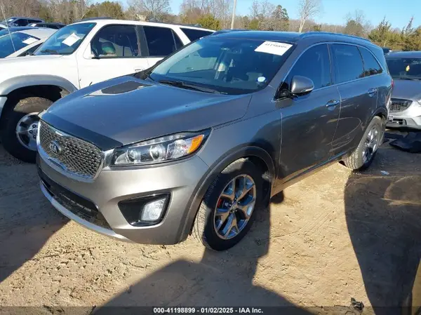 5XYPK4A54JG379980 2018 KIA SORENTO - Image 2
