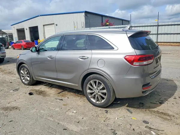5XYPK4A54JG385875 2018 KIA SORENTO - Image 2