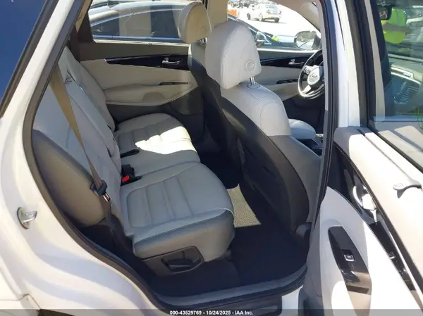 5XYPK4A55HG220234 2017 KIA SORENTO - Image 8