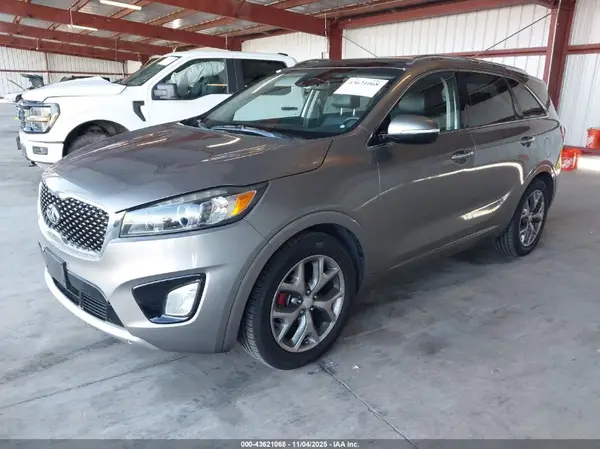 5XYPK4A55JG410766 2018 KIA SORENTO - Image 2