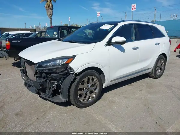 5XYPK4A55KG583155 2019 KIA SORENTO - Image 2