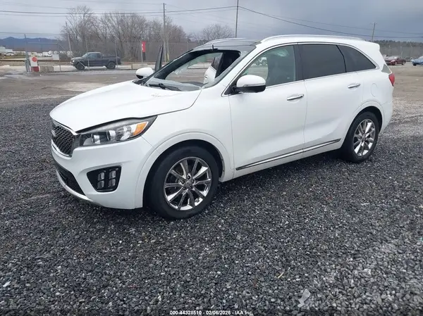 5XYPK4A56GG010109 2016 KIA SORENTO - Image 2