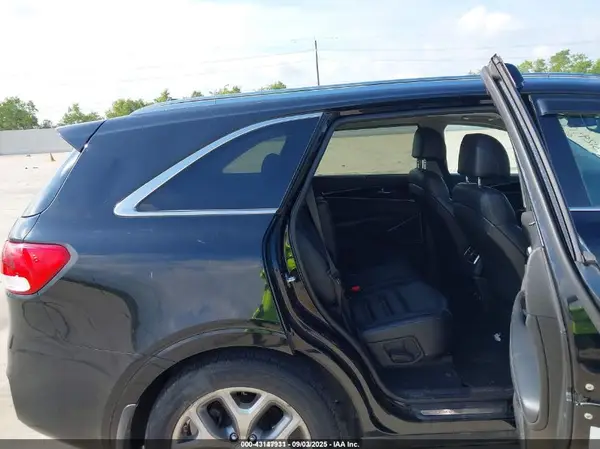 5XYPK4A56HG294990 2017 KIA SORENTO - Image 8