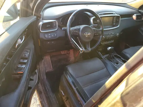 5XYPK4A56HG305258 2017 KIA SORENTO - Image 8