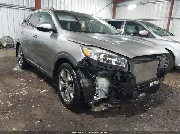 5XYPK4A56JG380581 2018 KIA SORENTO - Image 1