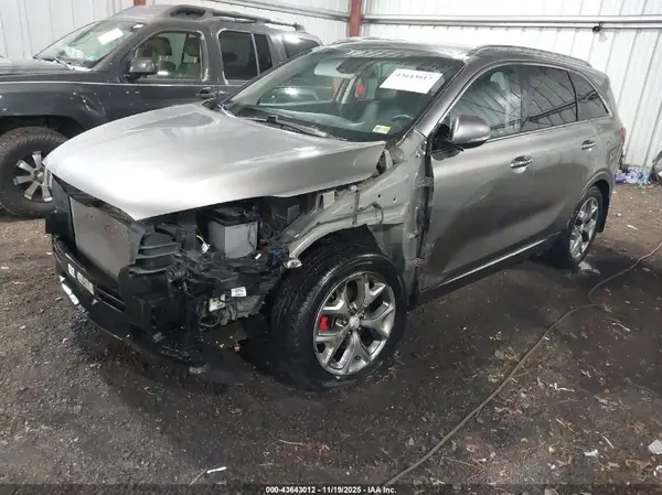5XYPK4A56JG380581 2018 KIA SORENTO - Image 2
