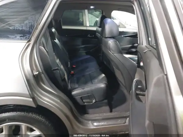 5XYPK4A56JG380581 2018 KIA SORENTO - Image 8