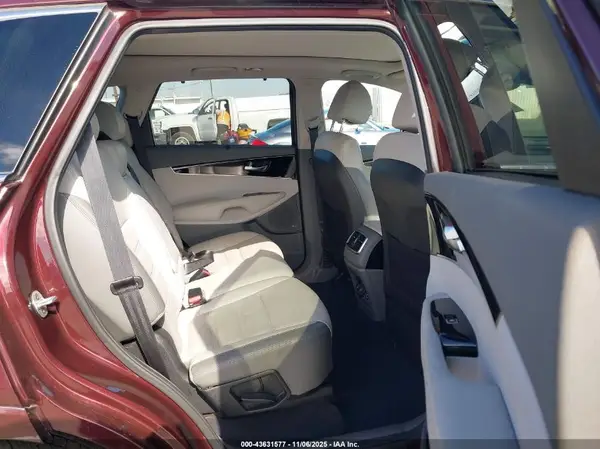 5XYPK4A57JG369685 2018 KIA SORENTO - Image 8