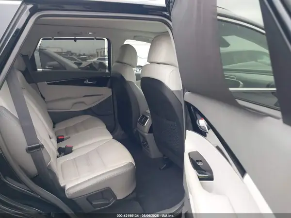 5XYPK4A58HG322661 2017 KIA SORENTO - Image 8