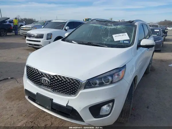5XYPK4A58JG396653 2018 KIA SORENTO - Image 2