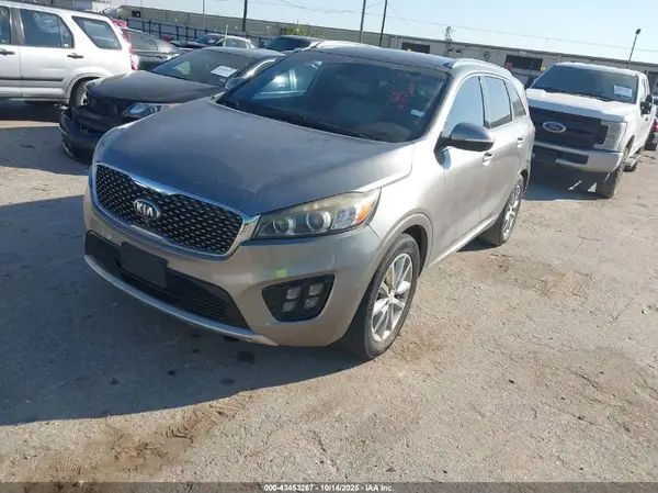 5XYPK4A59HG200634 2017 KIA SORENTO - Image 2