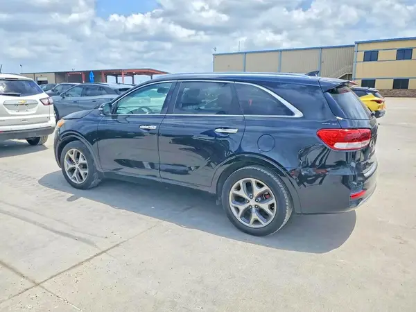 5XYPK4A59HG220477 2017 KIA SORENTO - Image 2
