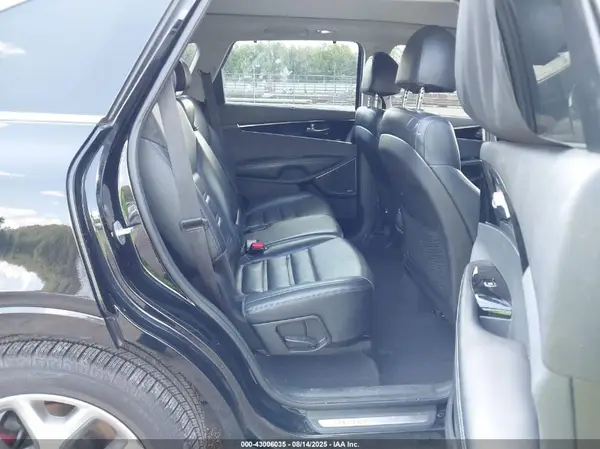 5XYPK4A59JG381711 2018 KIA SORENTO - Image 8