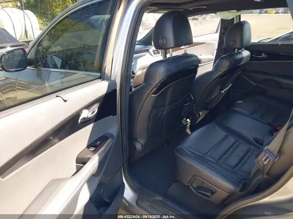 5XYPK4A59KG555939 2019 KIA SORENTO - Image 8