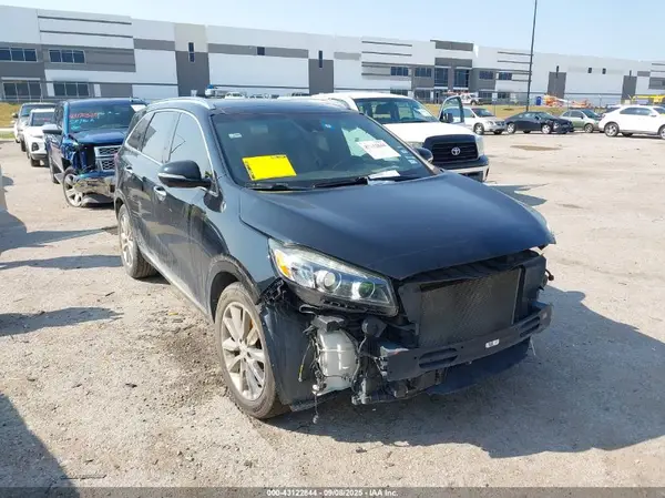 5XYPK4A5XHG261698 2017 KIA SORENTO - Image 1