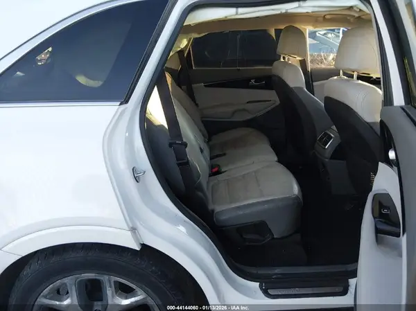 5XYPK4A5XHG312827 2017 KIA SORENTO - Image 8