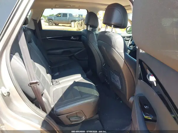 5XYPK4A5XHG318109 2017 KIA SORENTO - Image 8