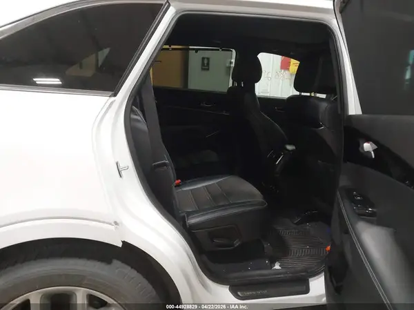 5XYPKDA11GG103701 2016 KIA SORENTO - Image 8