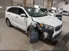 5XYPKDA17GG017549 2016 KIA SORENTO