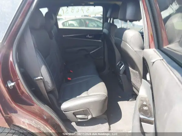 5XYPKDA18JG354285 2018 KIA SORENTO - Image 8