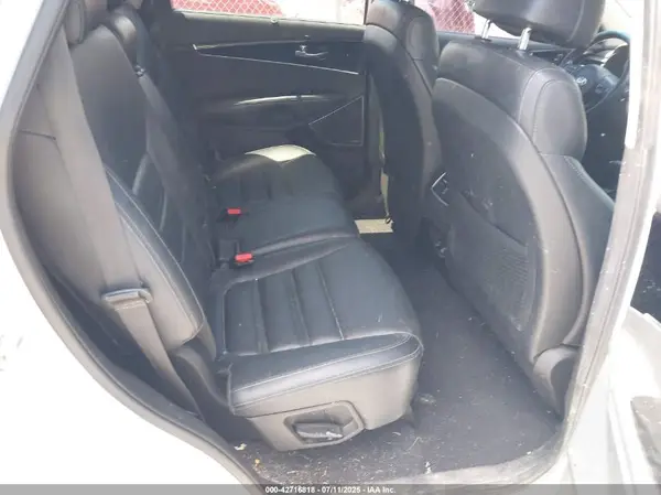 5XYPKDA50HG265369 2017 KIA SORENTO - Image 8