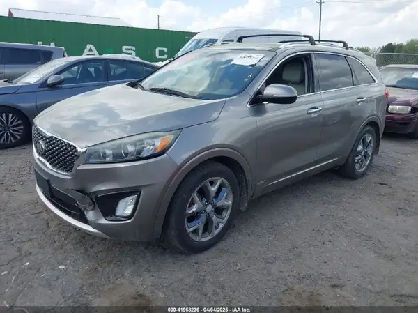 5XYPKDA50HG272421 2017 KIA SORENTO - Image 2