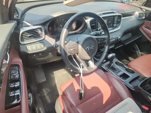 5XYPKDA50HG338045 2017 KIA SORENTO - Image 8