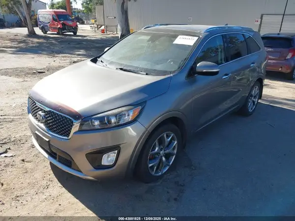 5XYPKDA50JG427166 2018 KIA SORENTO - Image 2