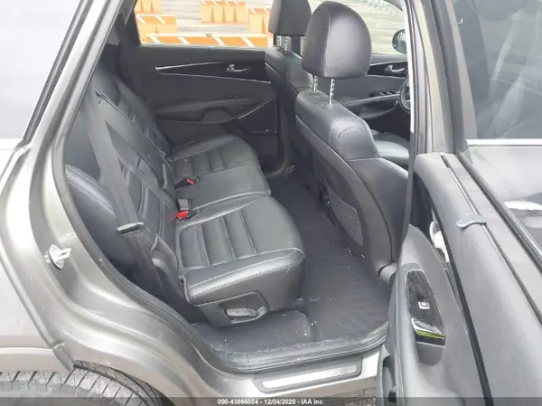 5XYPKDA50KG491533 2019 KIA SORENTO - Image 8