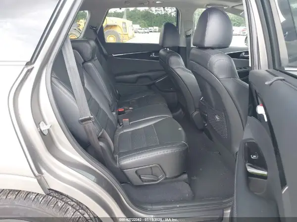 5XYPKDA50KG498675 2019 KIA SORENTO - Image 8