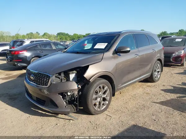 5XYPKDA50KG525647 2019 KIA SORENTO - Image 2