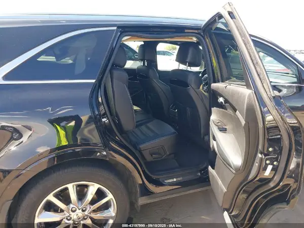5XYPKDA51HG205522 2017 KIA SORENTO - Image 8