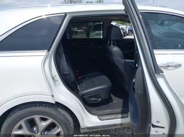 5XYPKDA51HG316068 2017 KIA SORENTO - Image 8