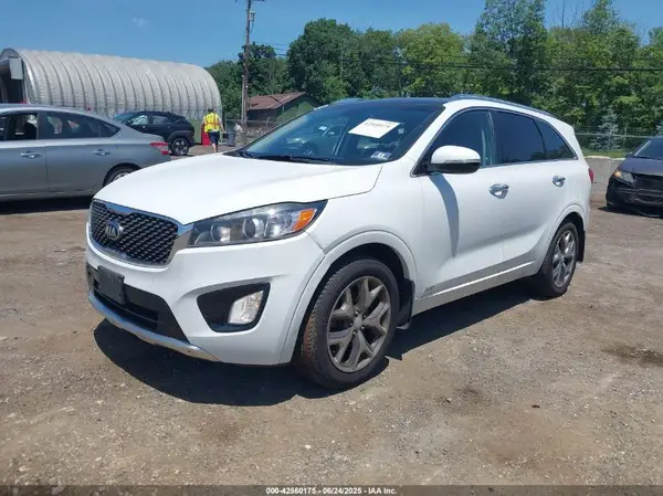 5XYPKDA52HG311011 2017 KIA SORENTO - Image 2
