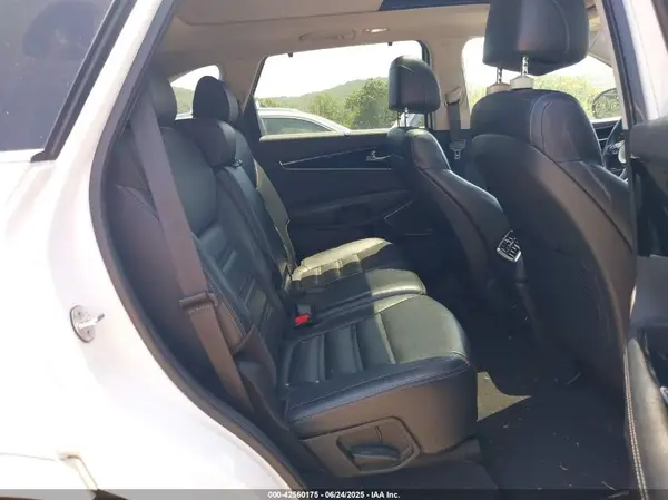 5XYPKDA52HG311011 2017 KIA SORENTO - Image 8