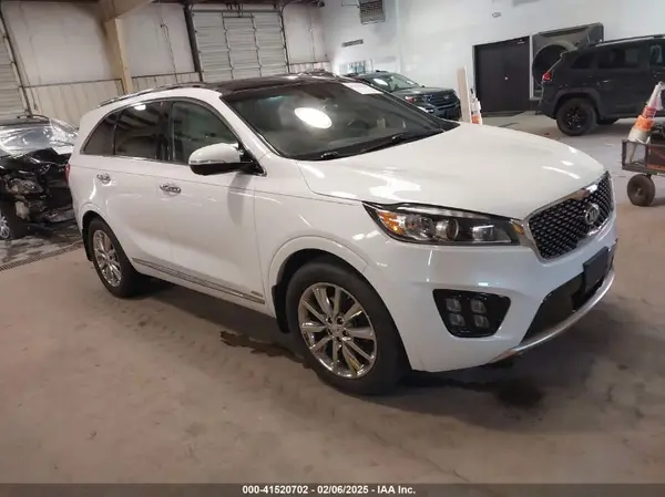 5XYPKDA52JG379587 2018 KIA SORENTO - Image 1