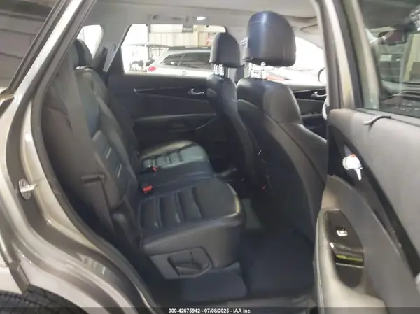 5XYPKDA53HG268833 2017 KIA SORENTO - Image 8