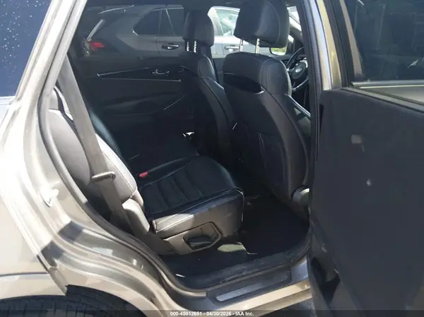 5XYPKDA53HG300437 2017 KIA SORENTO - Image 8