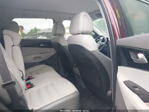 5XYPKDA54GG121581 2016 KIA SORENTO - Image 8