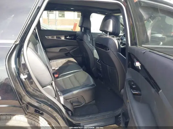 5XYPKDA54HG204915 2017 KIA SORENTO - Image 8
