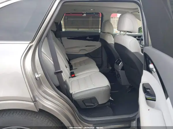 5XYPKDA54HG304979 2017 KIA SORENTO - Image 8