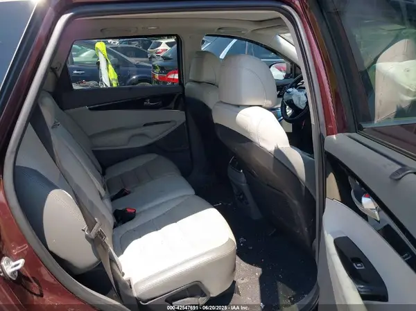5XYPKDA54HG311401 2017 KIA SORENTO - Image 8