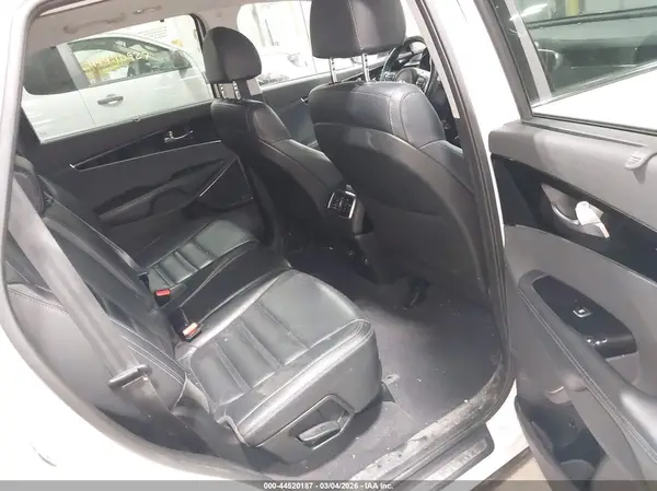 5XYPKDA54JG384967 2018 KIA SORENTO - Image 8