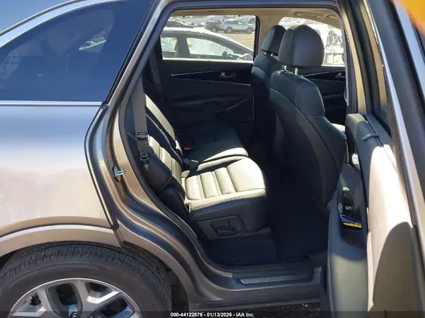 5XYPKDA54JG388808 2018 KIA SORENTO - Image 8
